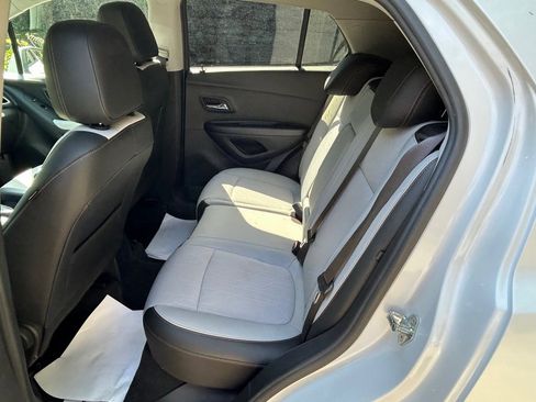 Used 2022 Chevrolet Trax LT w/ LT Convenience Package image 20