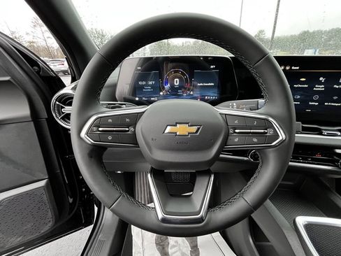 New 2026 Chevrolet Equinox LT image 2