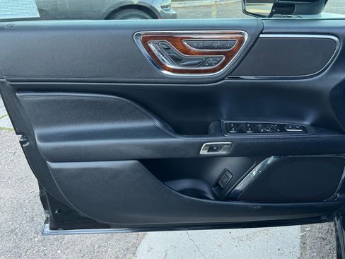 Used 2017 Lincoln Continental Reserve w/ Climate Package image 14