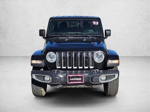Used 2023 Jeep Gladiator Overland image 2