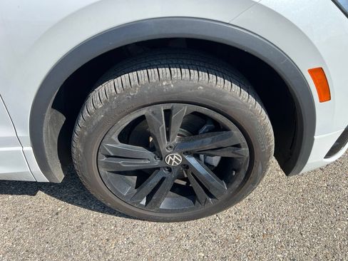 Used 2024 Volkswagen Tiguan SE R-Line AWD/4WD image 12