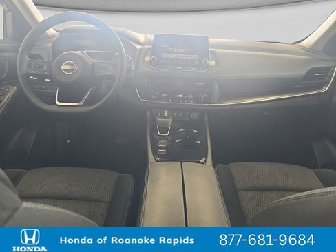 Used 2024 Nissan Rogue SV FWD image 12