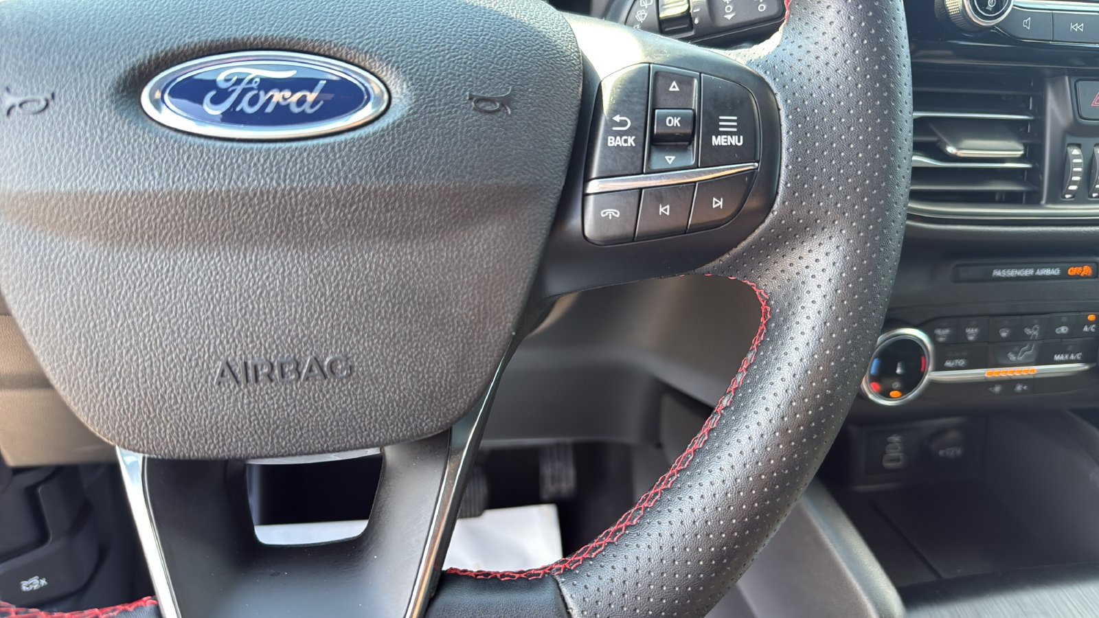 Used 2025 Ford Escape ST-Line FWD image 15