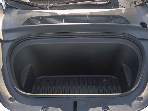 Used 2023 Tesla Model Y Long Range image 27