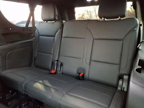 Used 2022 Chevrolet Suburban LT w/ LT Signature Package image 20