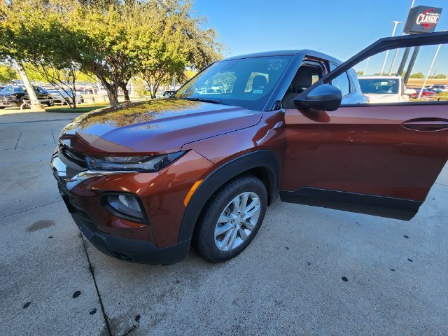 Used 2021 Chevrolet TrailBlazer LS FWD image 2