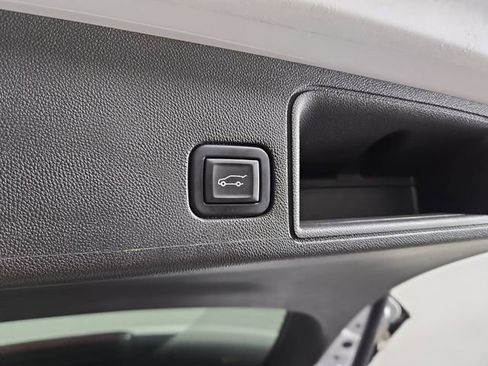 Used 2022 GMC Terrain SLT AWD/4WD image 33