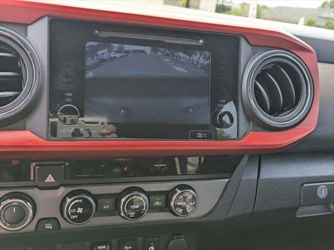 Certified 2018 Toyota Tacoma TRD Sport image 19