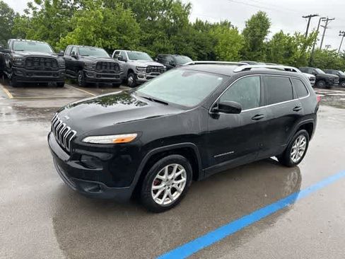 Used 2016 Jeep Cherokee Latitude FWD image 12