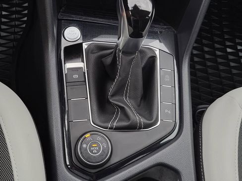 Used 2025 Volkswagen Taos SE image 24