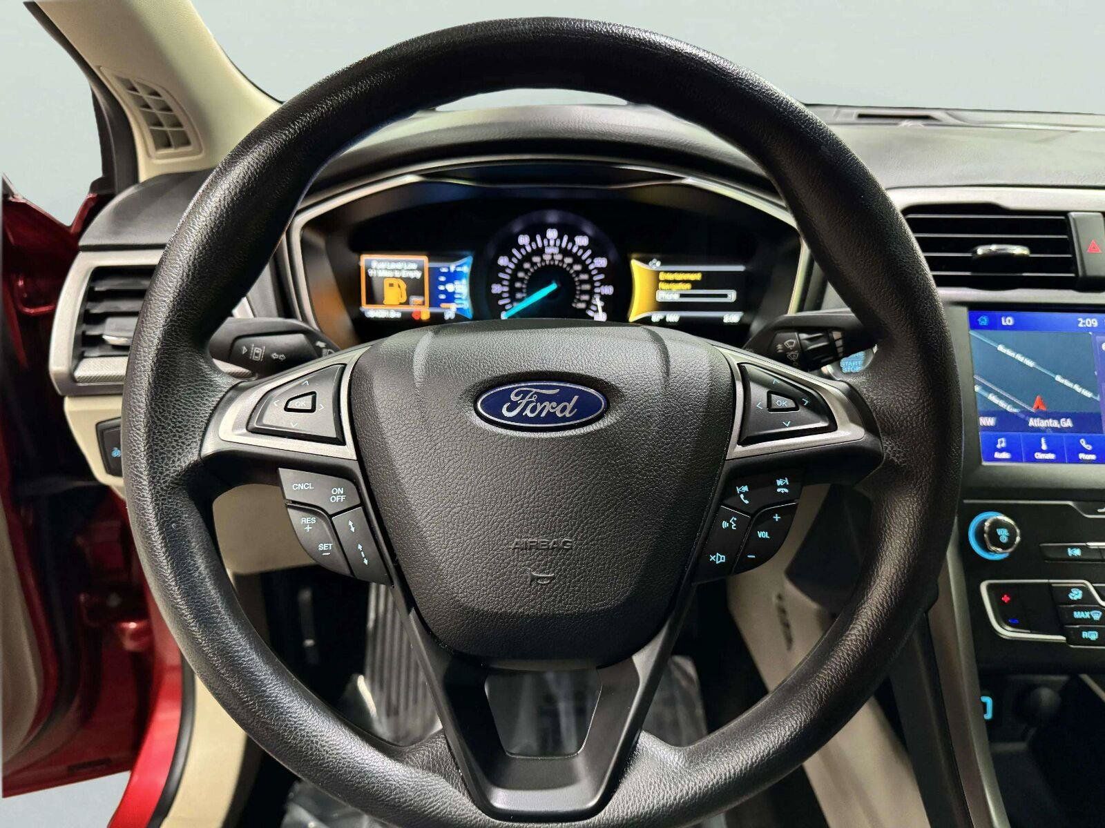 Used 2020 Ford Fusion SE FWD image 24