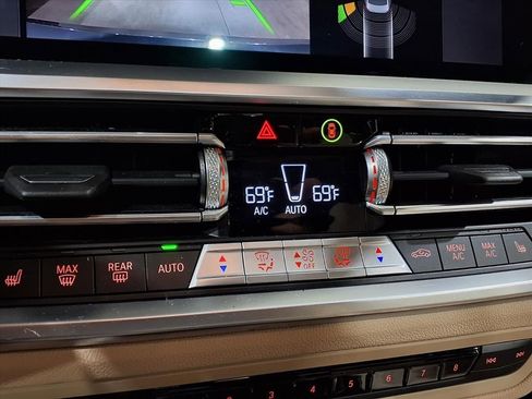 Used 2022 BMW 330i xDrive Sedan w/ Premium Package image 15