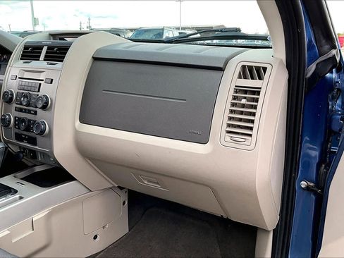 Used 2010 Ford Escape XLT image 17