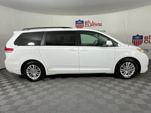 Used 2014 Toyota Sienna XLE image 2