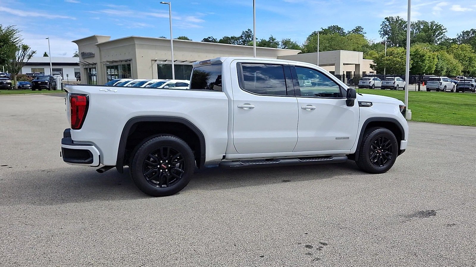 Used 2024 GMC Sierra 1500 Elevation AWD/4WD image 9