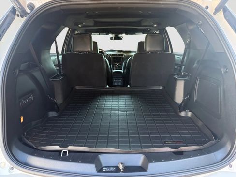 Used 2018 Ford Explorer Platinum AWD/4WD image 16