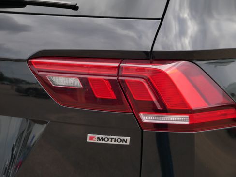Used 2021 Volkswagen Tiguan SE AWD/4WD image 17