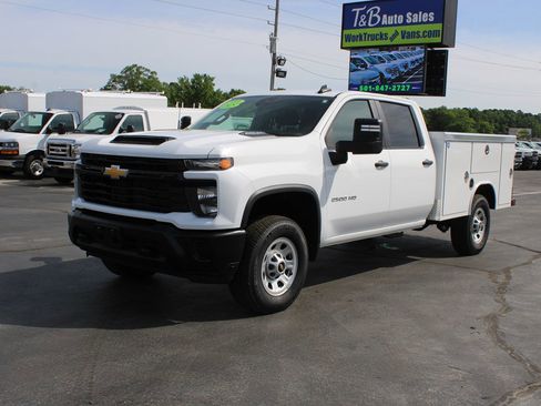 Used 2025 Chevrolet Silverado 2500 W/T w/ WT Convenience Package AWD/4WD image 2
