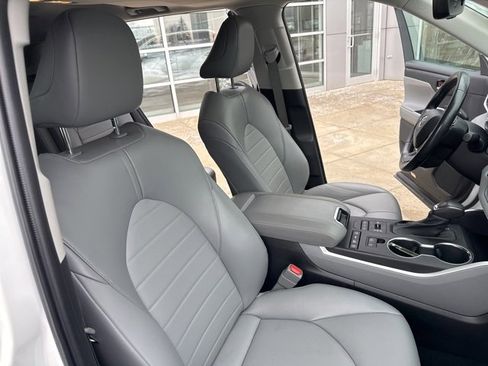 Used 2022 Toyota Highlander XLE image 35