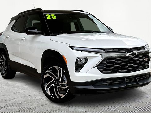Used 2025 Chevrolet TrailBlazer RS image 3
