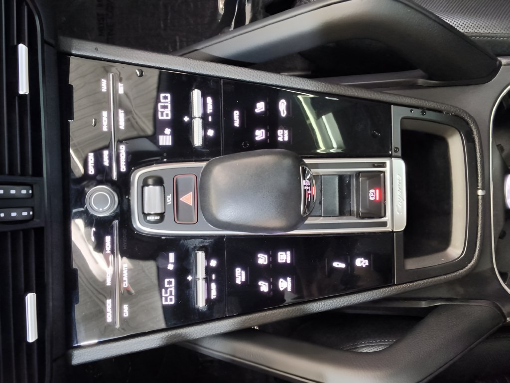 Used 2023 Porsche Cayenne Coupe AWD/4WD image 19