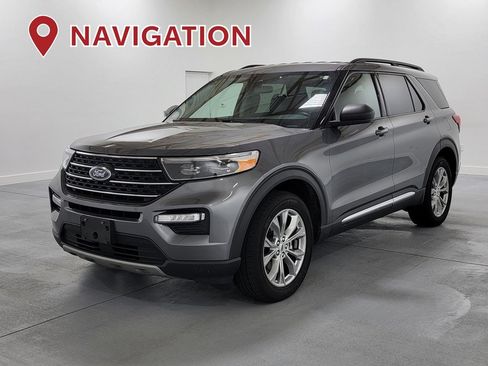 Used 2022 Ford Explorer XLT w/ Equipment Group 202A AWD/4WD image 4