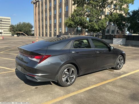 Used 2023 Hyundai Elantra SEL w/ Convenience Package FWD image 6
