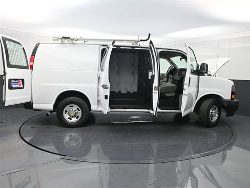Used 2020 Chevrolet Express 2500 w/ Driver Convenience Package image 30