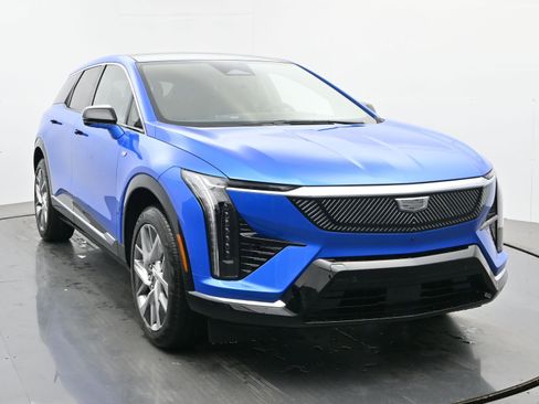 New 2026 Cadillac Optiq Luxury 1 w/ LPO, Floor Liner Package AWD/4WD image 8