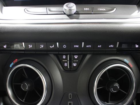 Used 2025 Chevrolet Blazer LT AWD/4WD image 15