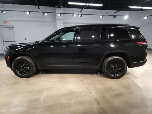 Used 2025 Jeep Grand Cherokee L Laredo RWD image 4