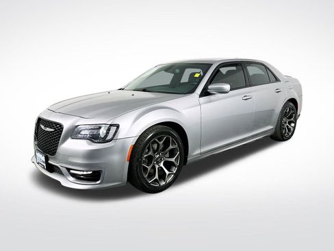 Used 2017 Chrysler 300 S w/ S Model Appearance Package image 4