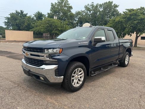 Used 2021 Chevrolet Silverado 1500 LT AWD/4WD image 3