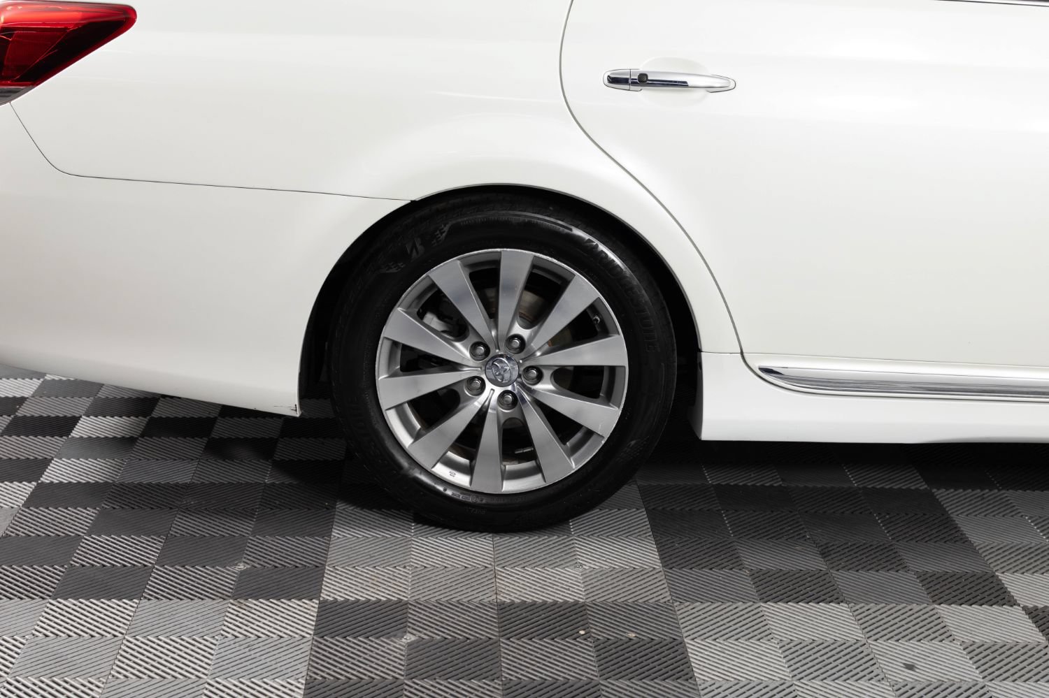 Used 2011 Toyota Avalon Limited FWD image 39