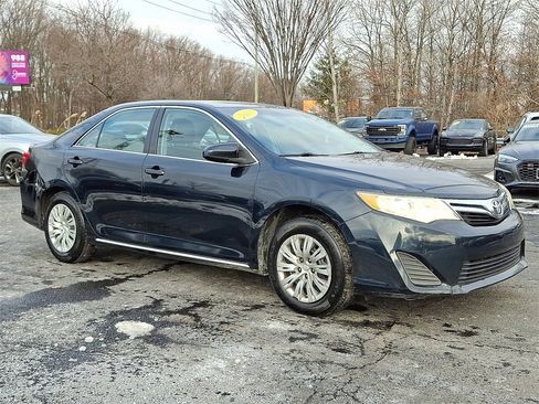 Used 2013 Toyota Camry LE image 2