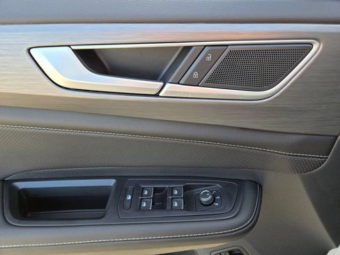 New 2025 Volkswagen Atlas Cross Sport SE AWD/4WD image 9