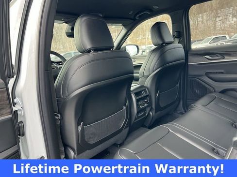 New 2025 Jeep Grand Cherokee Limited w/ Black Appearance Package image 16