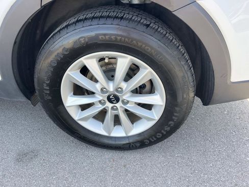 Used 2020 Kia Sorento LX FWD image 11