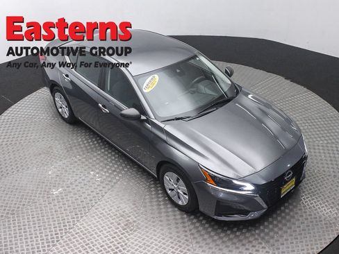 Used 2024 Nissan Altima 2.5 S FWD image 3
