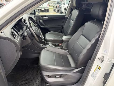 Used 2018 Volkswagen Tiguan SE w/ Panoramic Sunroof Package AWD/4WD image 13