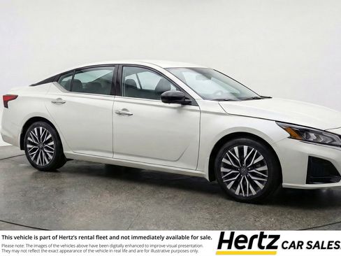 Used 2025 Nissan Altima 2.5 SV image 1