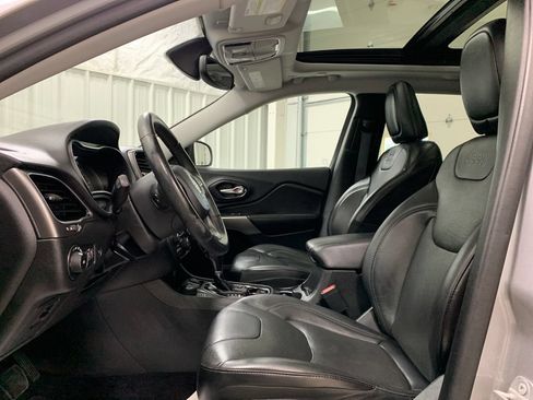 Used 2019 Jeep Cherokee Limited AWD/4WD image 4