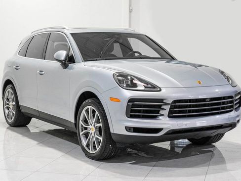 Used 2023 Porsche Cayenne Base image 3