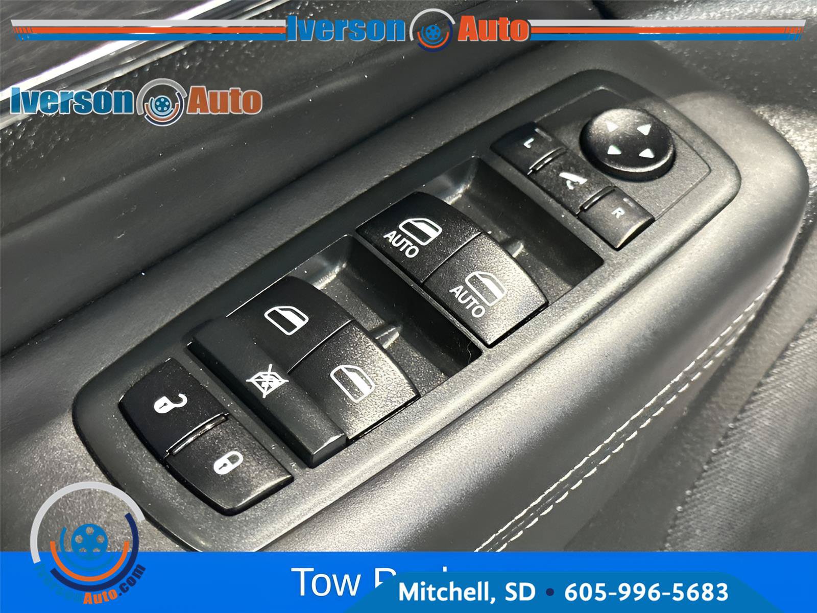 Used 2020 Jeep Grand Cherokee Overland AWD/4WD image 16