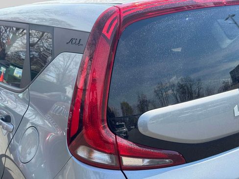 Used 2022 Kia Soul LX w/ Technology Package FWD image 9