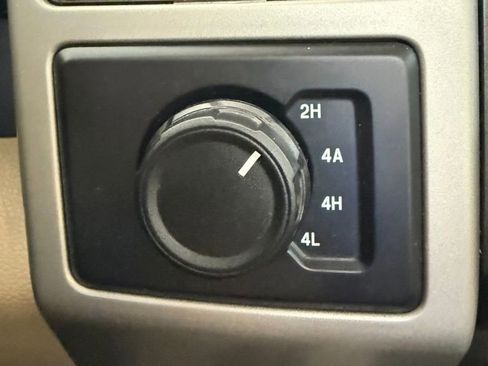 Used 2020 Ford F150 Lariat image 34