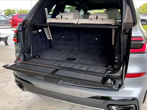 Used 2025 BMW X7 xDrive40i w/ M Sport Package AWD/4WD image 34
