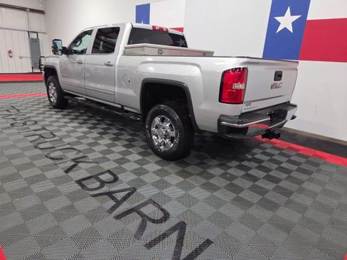 Used 2018 GMC Sierra 2500 SLT w/ Suspension Package, Off-Road AWD/4WD image 11