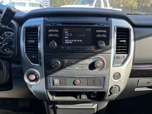 Used 2017 Nissan Titan SV image 17