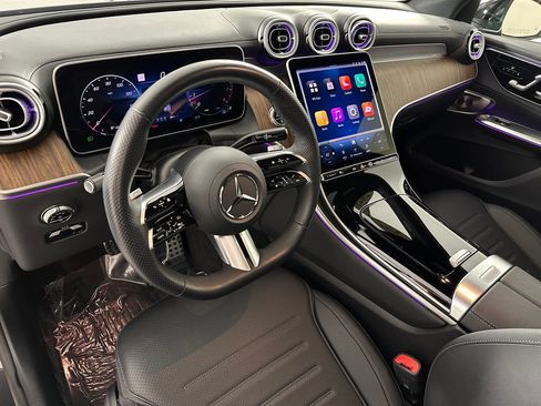 Used 2025 Mercedes-Benz GLC 300 4MATIC image 16